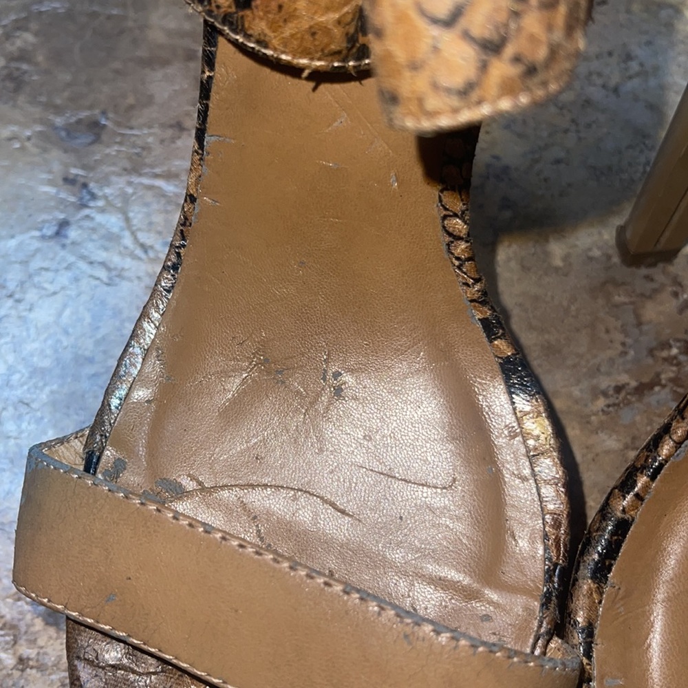 Snakeskin Tan Heels 👠 - Picture 6 of 9